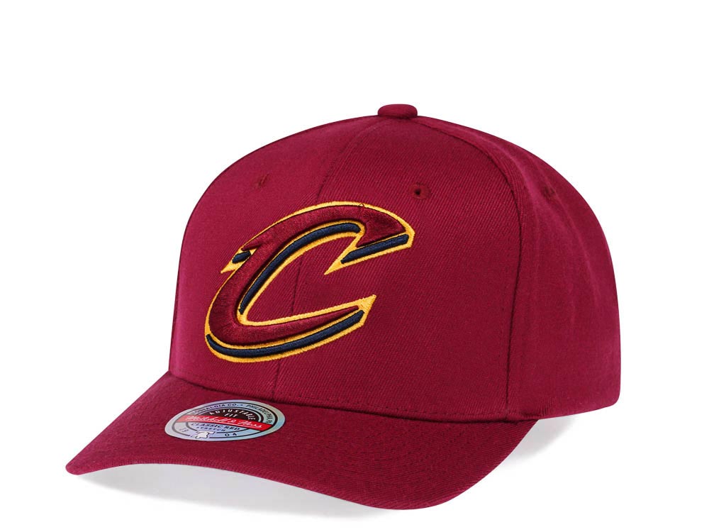 Mitchell & Ness Cleveland Cavaliers Team Ground Red Line Solid Flex Snapback Cap