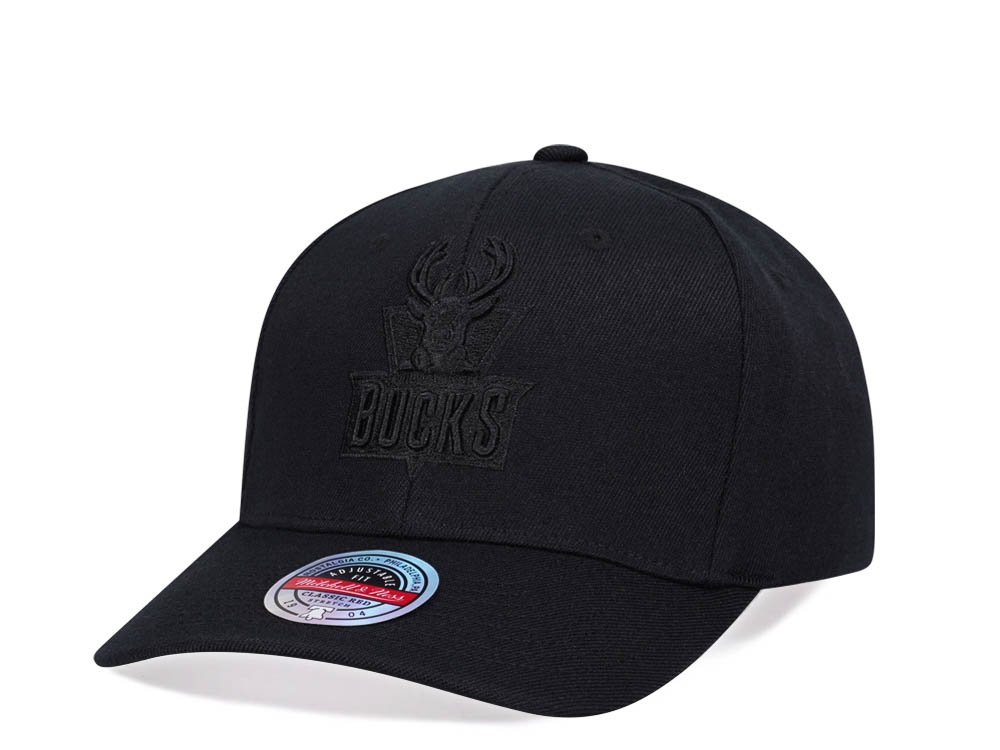 Mitchell & Ness Milwaukee Bucks All Black Classic Red Line Flex Snapback Cap